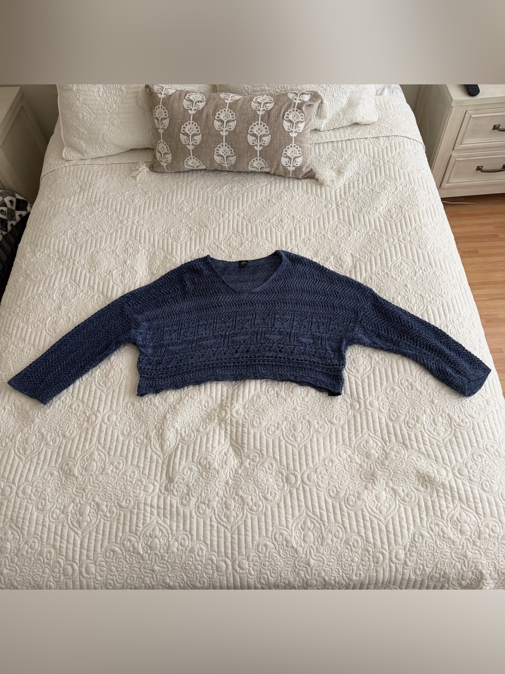 Urban Outfitters Slate Blue Open Knit V-Neck Cropped Sweater Size Small